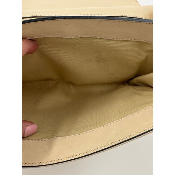 Valentino Garavani Rockstud Flap Shoulder Bag in Nude Leather with Gold - Picture 5 of 8